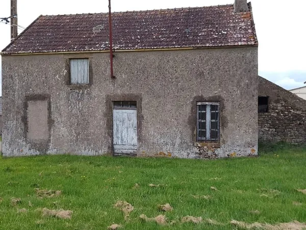 A PROXIMITE DU CANAL DU NIVERNAIS MAISON DE PLAIN PIED INDEP