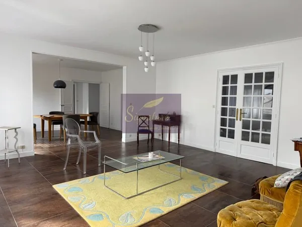 À vendre Spacieux et lumineux appartement de standing en plein centre-ville