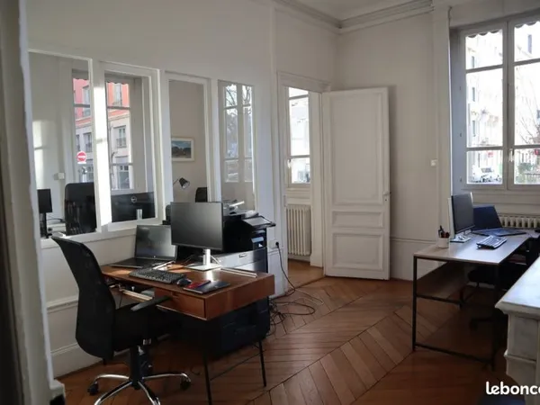 Bureau privatif de 17 m² - 2 à 3 collaborateurs - Presqu'île Lyon 2e