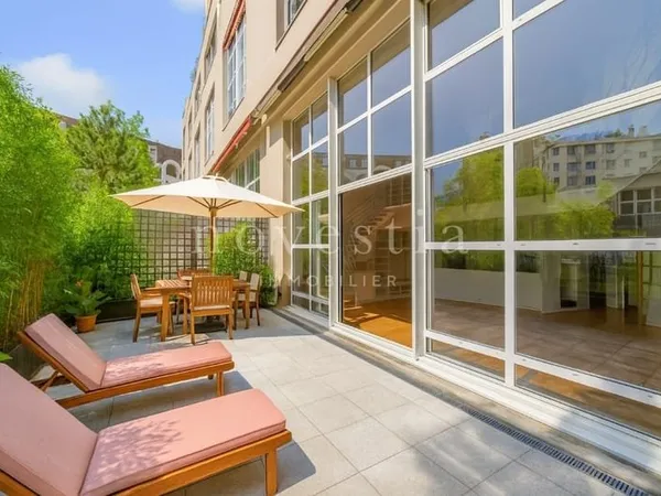Appartement de 3 pièces de 146.93 m² + terrasse de 37 m² + parki