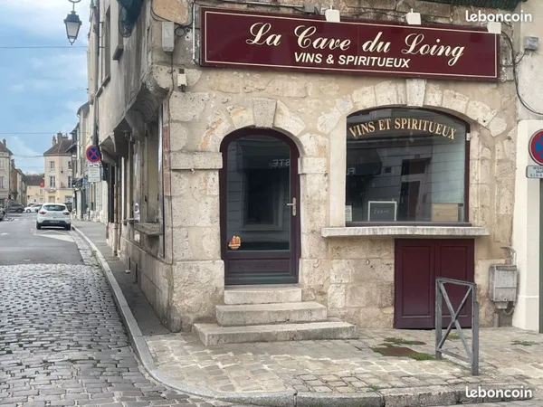 Mplacement n°1 - local commercial en angle - tous commerces possibles - nemours centre
