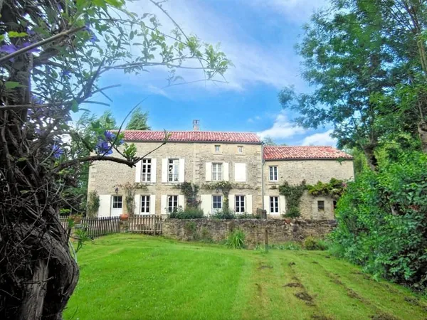 ANCIEN MOULIN DU XVIIe RESTAURE