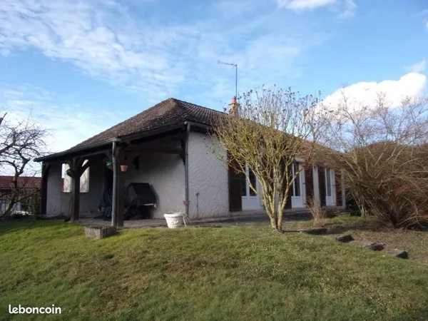 Lusigny, sur 760 m², Pavillon indépendant sur sous-sol semi enterré