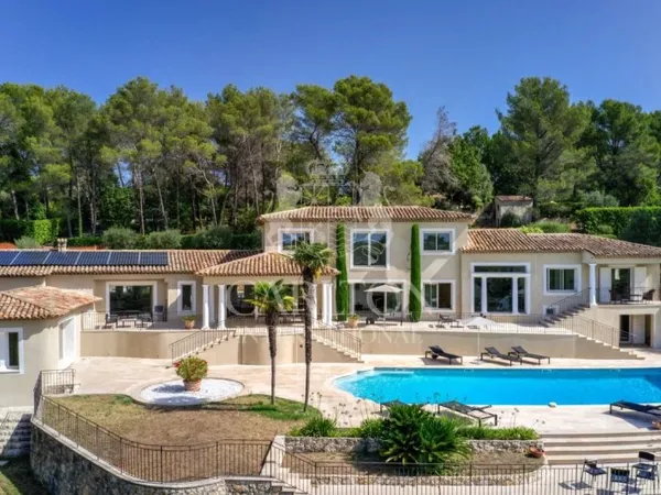 LE ROURET - PROCHE VALBONNE - VILLA ENTIEREMENT ECOLOGIQUE AUX VOLUMES EXCEPTIONNELS