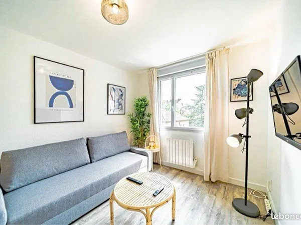 Beau studio meublé refait à neuf, à Lyon 3, à proximité de la Part Dieu et de toutes commodités (tra