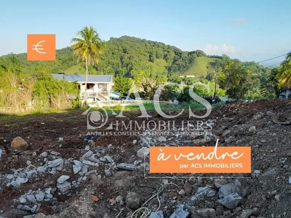 Terrain à vendre au quartier Desmarinières - RIVIERE-SALEE