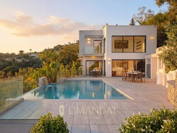 Villa 6 pièces 302 m²