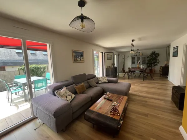 Maison à vendre à Vannes rive droite Maison rénovée avec pisci
