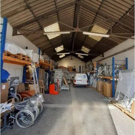 Local commercial 234 m²
