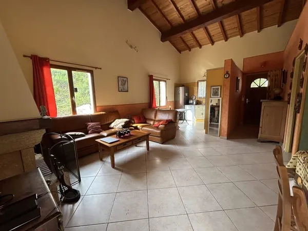 Village à 5km de Limoux - Villa construite en 2001 sur terr