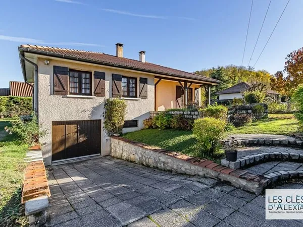 Maison individuelle avec fort potentiel et grand terrain à Ruy-Montceau