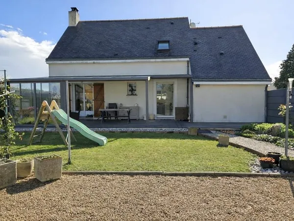 Maison 4 chambres en plein bourg de MESANGER