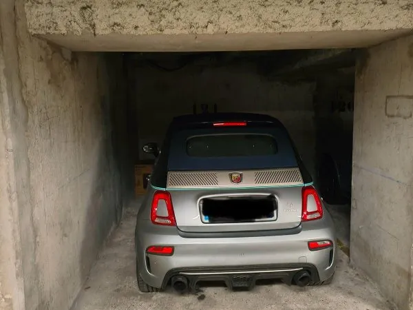 Loue parking - 12,5m²