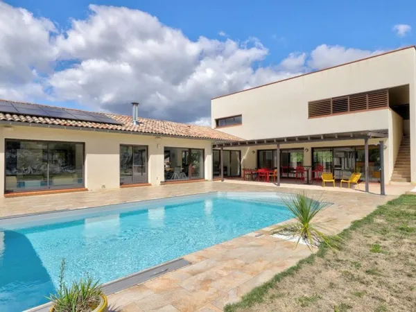 Maison 8 pièces 280 m²