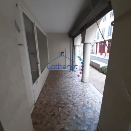 Local commercial 1 pièce 34 m²