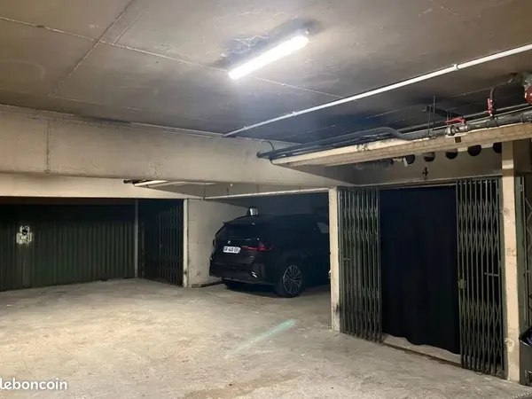 Location garage fermé/ place parking fermée/ box