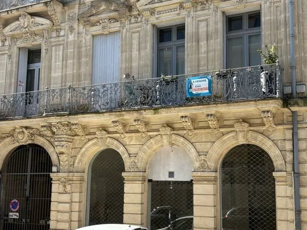 Local professionnel, 240 m²