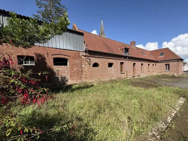 Corps de ferme avec nombreuses dépendances Secteur d'Avesnes