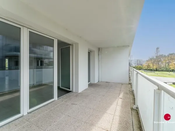 Appartement quatre pièces avec terrasse et parking en sous-s