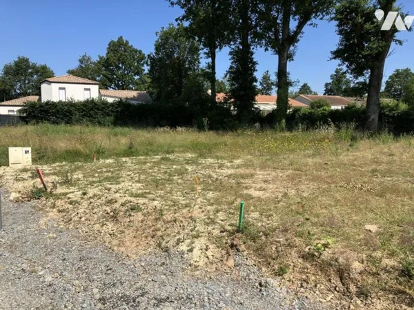 Terrain 674 m²