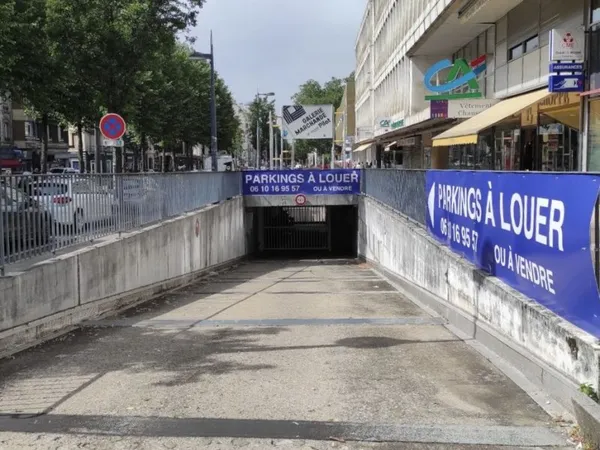 Parking/box 3 m² Saint-Étienne
