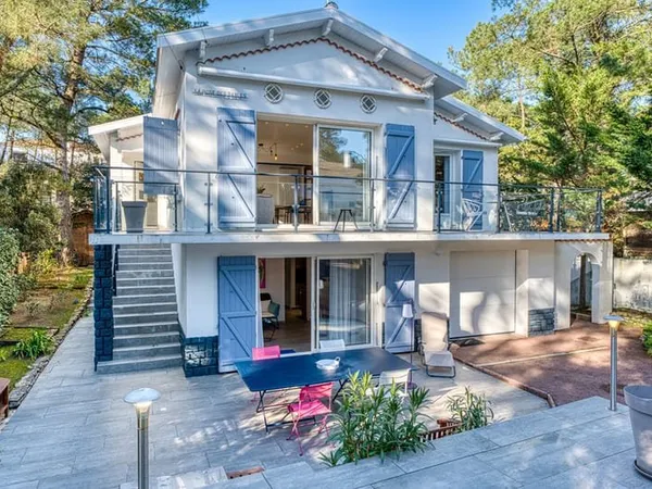 Maison d'exception au coeur des pins du Parc Clémenceau