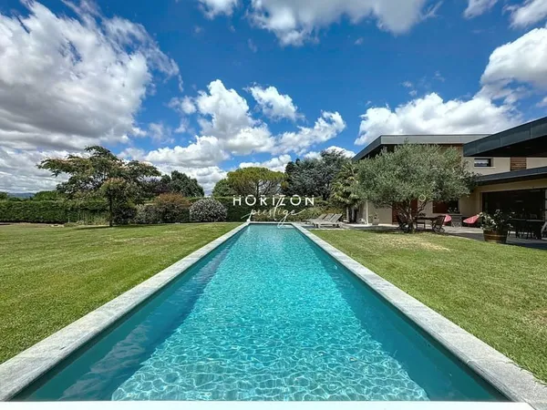 PR BRIGNAIS : MAISON D'ARCHITECTE 247 m2, 4 CH, piscine
