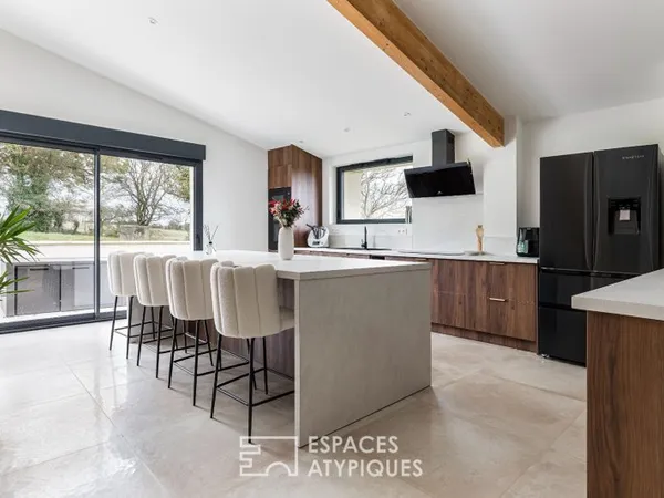 Maison en pierre de caractère à la rénovation contemporaine