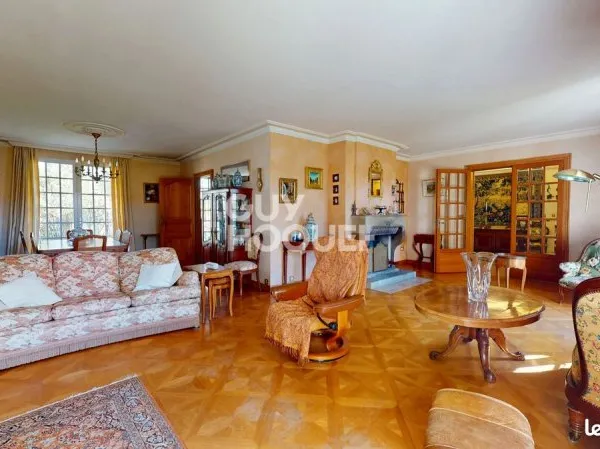 Propriété 6 pièces 212 m²