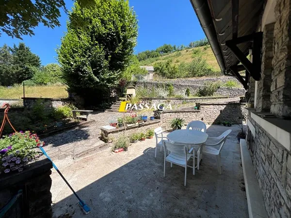 A VENDRE - Maison avec dépendance et terrain attenant - ESPALION