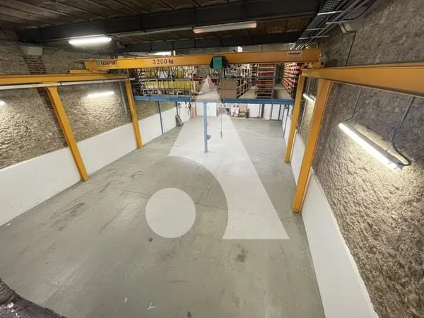 Bureaux 9 pièces 640 m²