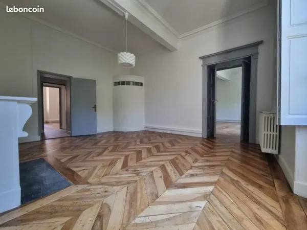 Bureau 150 m²