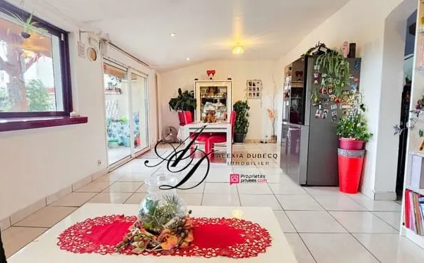 Maison familiale 5 pièces avec sous-sol aménagé, jardin arboré et prestations rares, env. 106 m² hab