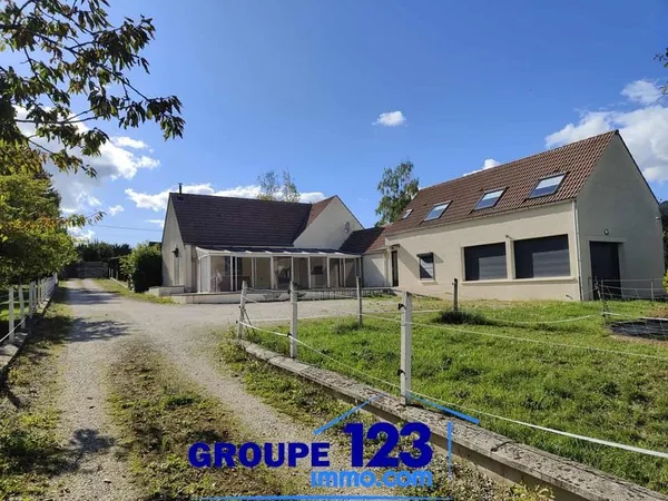 Maison de 250 m2 dans un havre de paix - 2,4 hectares de ter