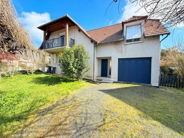 Ensemble immobilier avec revenu locatif - Local loué 950 + appartement libre