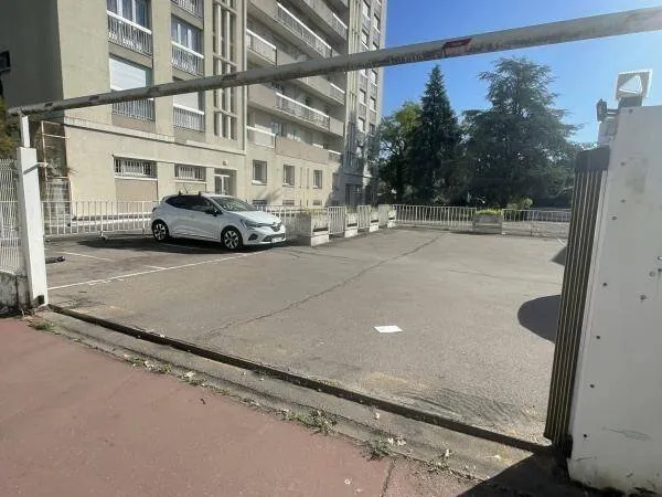 Stationnement Location Saint-Fons   75€