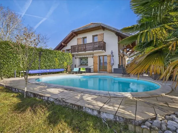 Maison familiale avec piscine - Située entre Annecy et Aix-les-Bains