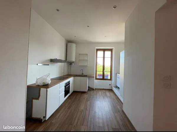 Appartement T3 rénové - Lumineux - Parking gratuit - Oullins-Pierre-Bénite