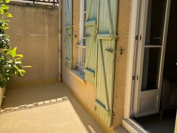 Studio meublé avec terrasse