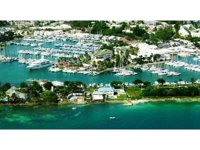 Très beau T5 situé à la Marina avec vue mer