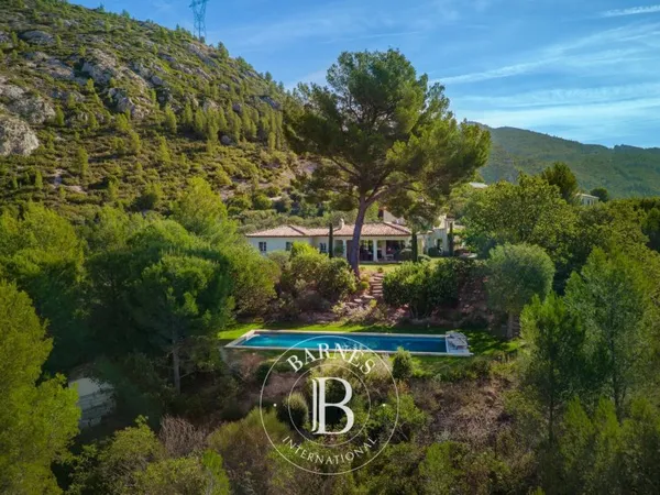 Vente - Bastide de Luxe - 350m2 - Gémenos - Vue Panoramique sur le Garlaban - Jardin plat 8000m2