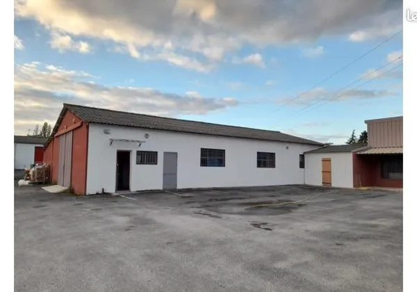 A louer - Batiment 400m² - Local d'activité avec bureaux et parking dans la ZI La Borie