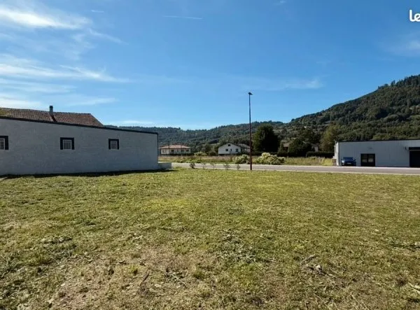 Terrain constructible plat 447 m²