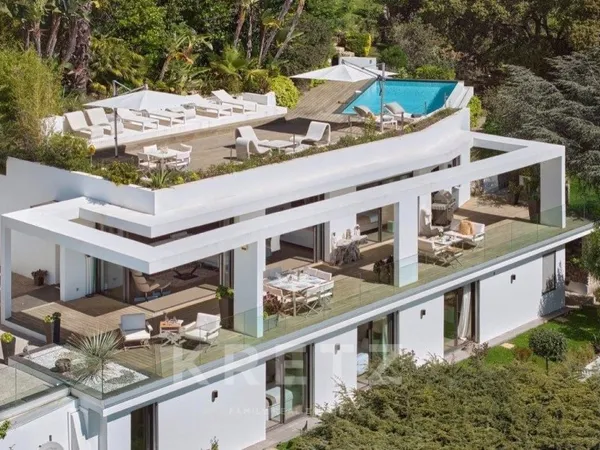 Écrin Suspendu sur la Méditerranée : Villa d'Exception à La Californie, Cannes