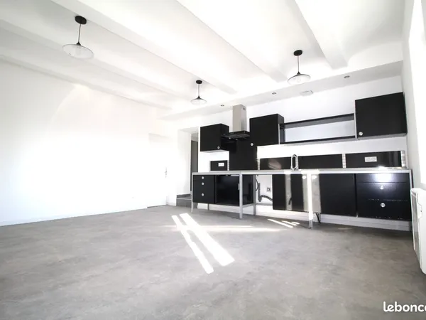 Beau 2 pièces + bureau 64 m² au 3ème et dernier étage d'une maison de ville + terrasse 17 m²