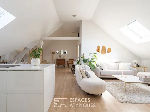 Loft baigné de lumière dans une ancienne teinturerie
