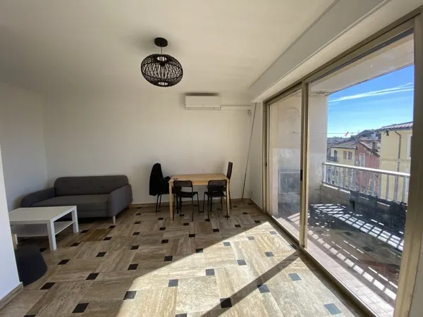 LUNEL - A LOUER - 2 PIECES MEUBLE DE 34M2 AVEC TERRASSE - 56
