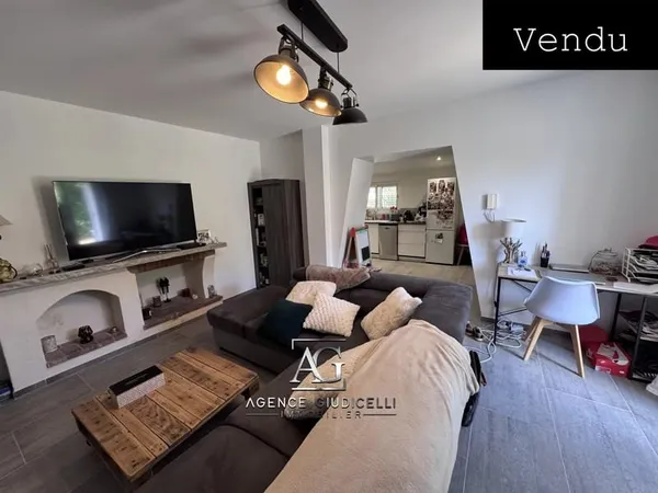 Maison mitoyenne de type F3 68 M2