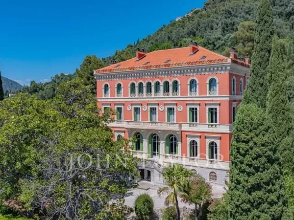 Demeure historique inscrite MH avec vue panoramique sur la Méditerranée