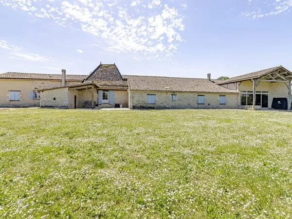 Ferme aménagée en grand gîte